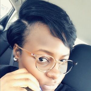 Meet your Posher, Elizabeth